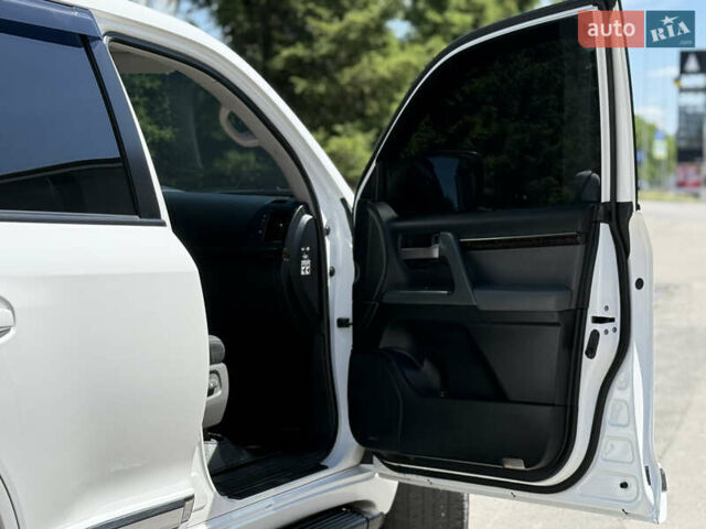 Белый Тойота Ленд Крузер, объемом двигателя 4.46 л и пробегом 253 тыс. км за 28500 $, фото 27 на Automoto.ua