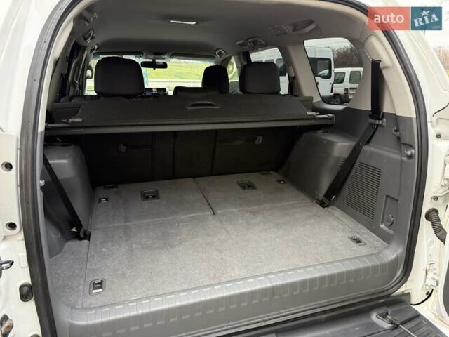 Білий Тойота Ленд Крузер, об'ємом двигуна 2.69 л та пробігом 157 тис. км за 24300 $, фото 35 на Automoto.ua