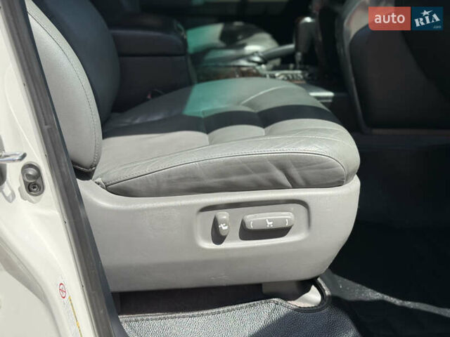 Белый Тойота Ленд Крузер, объемом двигателя 4.46 л и пробегом 253 тыс. км за 28500 $, фото 22 на Automoto.ua