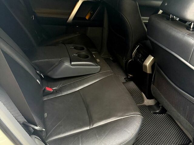 Белый Тойота Ленд Крузер, объемом двигателя 4 л и пробегом 210 тыс. км за 30000 $, фото 8 на Automoto.ua