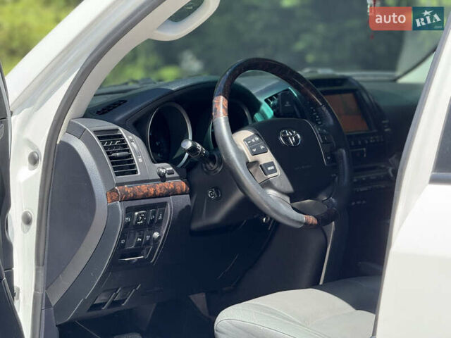 Белый Тойота Ленд Крузер, объемом двигателя 4.46 л и пробегом 253 тыс. км за 28500 $, фото 36 на Automoto.ua