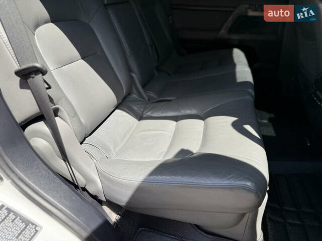 Белый Тойота Ленд Крузер, объемом двигателя 4.46 л и пробегом 253 тыс. км за 28500 $, фото 32 на Automoto.ua