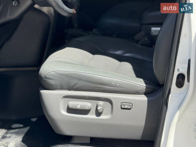 Белый Тойота Ленд Крузер, объемом двигателя 4.46 л и пробегом 253 тыс. км за 28500 $, фото 40 на Automoto.ua