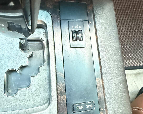 Белый Тойота Ленд Крузер, объемом двигателя 4 л и пробегом 370 тыс. км за 22000 $, фото 6 на Automoto.ua