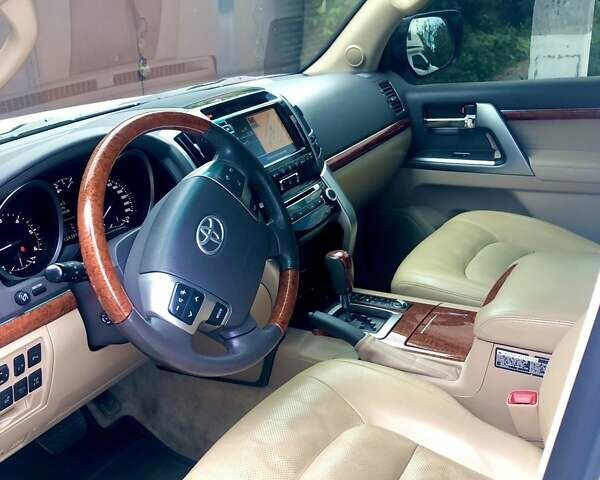 Белый Тойота Ленд Крузер, объемом двигателя 4.46 л и пробегом 180 тыс. км за 28999 $, фото 7 на Automoto.ua