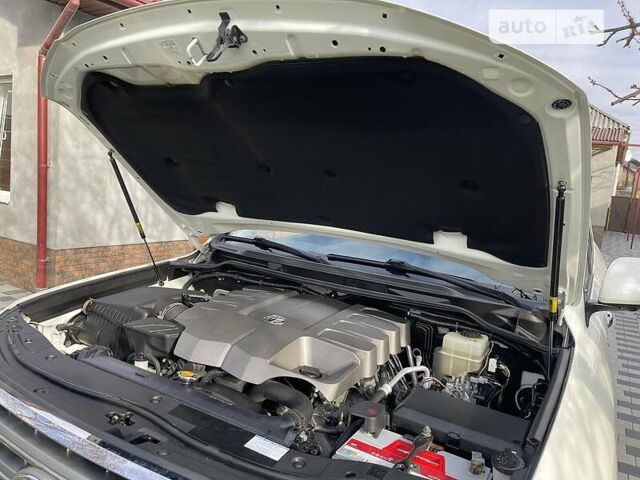 Белый Тойота Ленд Крузер, объемом двигателя 4.6 л и пробегом 158 тыс. км за 34500 $, фото 16 на Automoto.ua