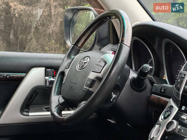 Белый Тойота Ленд Крузер, объемом двигателя 4.5 л и пробегом 228 тыс. км за 27900 $, фото 64 на Automoto.ua