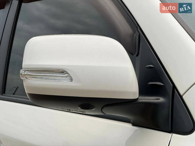 Белый Тойота Ленд Крузер, объемом двигателя 4.5 л и пробегом 228 тыс. км за 27900 $, фото 12 на Automoto.ua