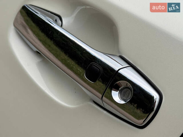 Белый Тойота Ленд Крузер, объемом двигателя 4.5 л и пробегом 228 тыс. км за 27900 $, фото 19 на Automoto.ua