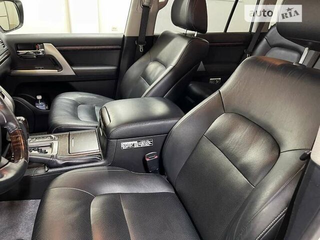 Белый Тойота Ленд Крузер, объемом двигателя 4.6 л и пробегом 158 тыс. км за 34500 $, фото 13 на Automoto.ua