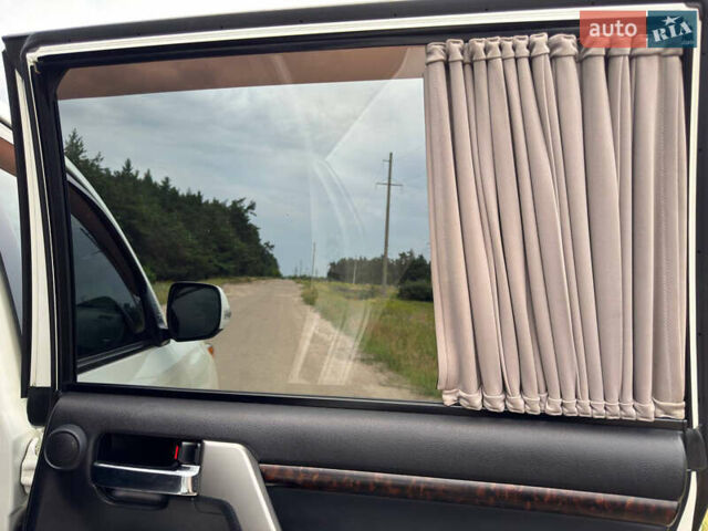 Белый Тойота Ленд Крузер, объемом двигателя 4.5 л и пробегом 228 тыс. км за 27900 $, фото 53 на Automoto.ua