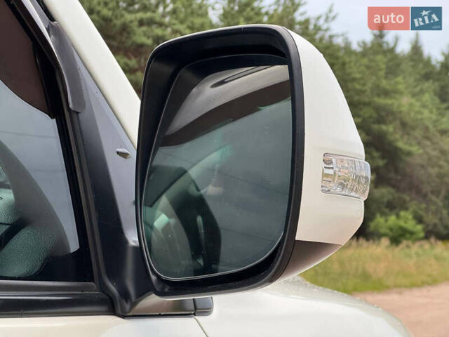 Белый Тойота Ленд Крузер, объемом двигателя 4.5 л и пробегом 228 тыс. км за 27900 $, фото 16 на Automoto.ua