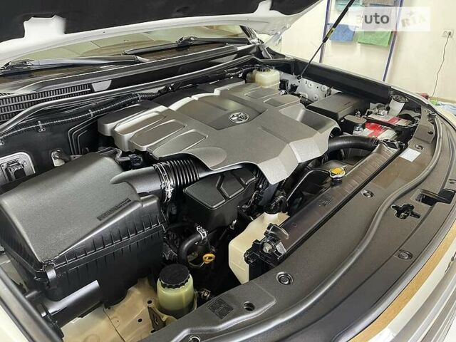 Белый Тойота Ленд Крузер, объемом двигателя 4.6 л и пробегом 158 тыс. км за 34500 $, фото 8 на Automoto.ua