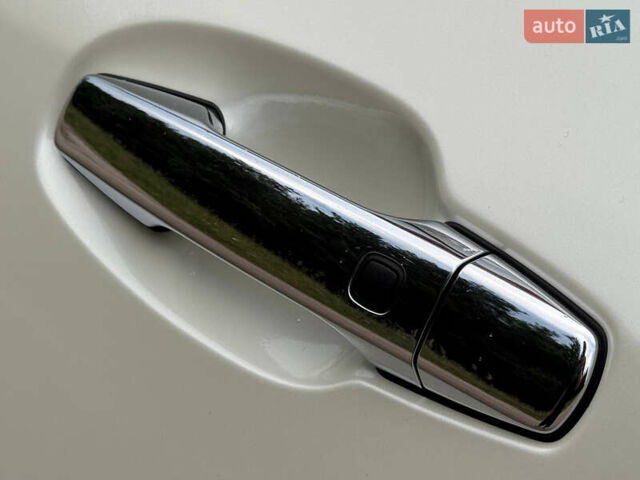 Белый Тойота Ленд Крузер, объемом двигателя 4.5 л и пробегом 228 тыс. км за 27900 $, фото 20 на Automoto.ua