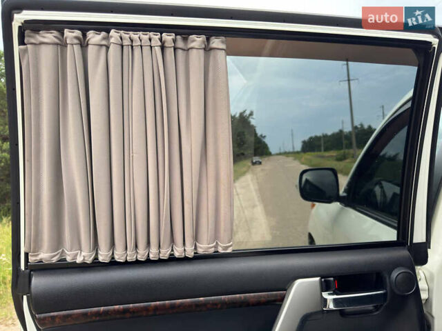 Белый Тойота Ленд Крузер, объемом двигателя 4.5 л и пробегом 228 тыс. км за 27900 $, фото 41 на Automoto.ua