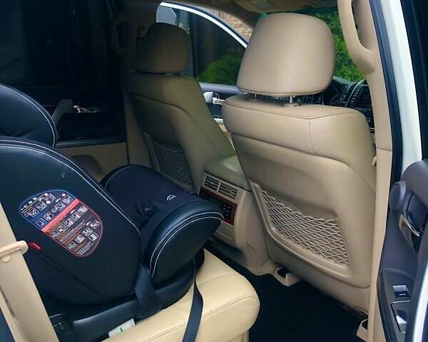 Белый Тойота Ленд Крузер, объемом двигателя 4.46 л и пробегом 180 тыс. км за 28999 $, фото 6 на Automoto.ua