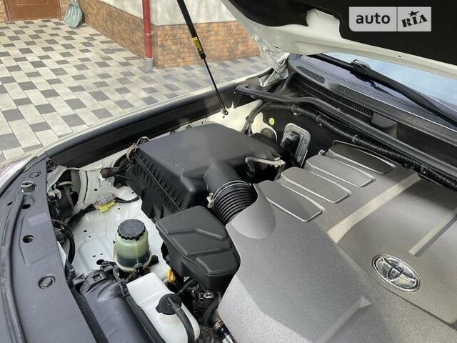 Белый Тойота Ленд Крузер, объемом двигателя 4.6 л и пробегом 158 тыс. км за 34500 $, фото 14 на Automoto.ua