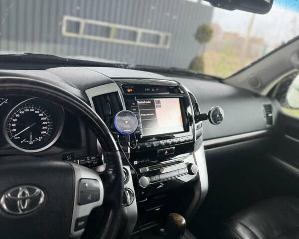 Белый Тойота Ленд Крузер, объемом двигателя 4.46 л и пробегом 276 тыс. км за 34500 $, фото 19 на Automoto.ua