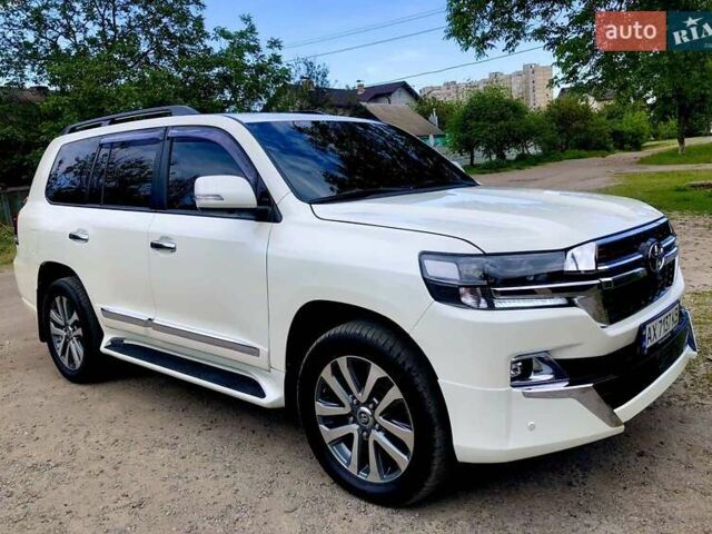 Белый Тойота Ленд Крузер, объемом двигателя 4.46 л и пробегом 180 тыс. км за 28999 $, фото 2 на Automoto.ua