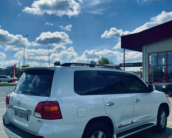 Белый Тойота Ленд Крузер, объемом двигателя 4.46 л и пробегом 302 тыс. км за 28000 $, фото 6 на Automoto.ua