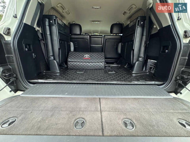 Белый Тойота Ленд Крузер, объемом двигателя 4.5 л и пробегом 228 тыс. км за 27900 $, фото 49 на Automoto.ua