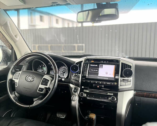 Белый Тойота Ленд Крузер, объемом двигателя 4.46 л и пробегом 276 тыс. км за 34500 $, фото 15 на Automoto.ua