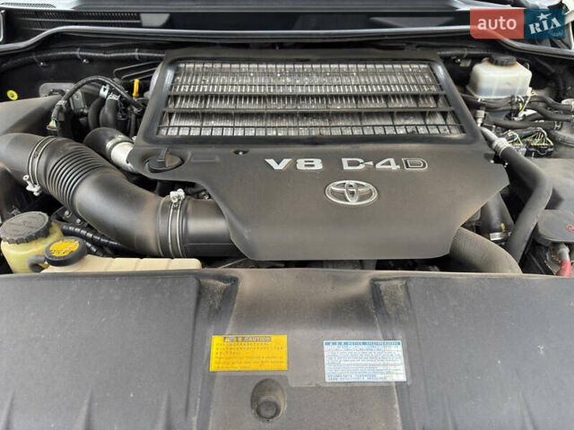 Белый Тойота Ленд Крузер, объемом двигателя 4.5 л и пробегом 228 тыс. км за 27900 $, фото 66 на Automoto.ua