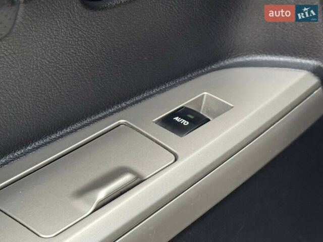 Белый Тойота Ленд Крузер, объемом двигателя 4.5 л и пробегом 228 тыс. км за 27900 $, фото 42 на Automoto.ua