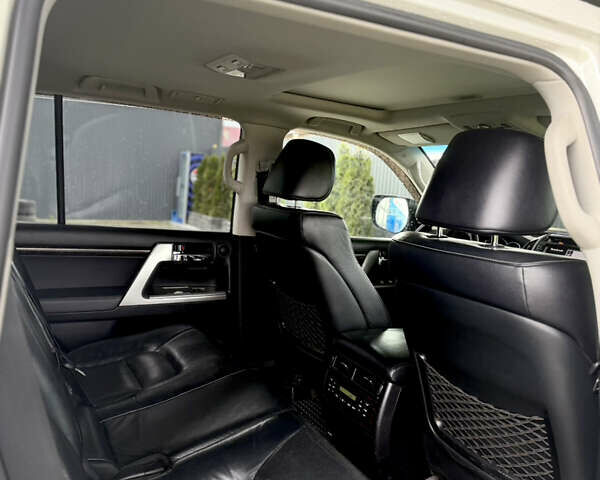 Белый Тойота Ленд Крузер, объемом двигателя 4.46 л и пробегом 276 тыс. км за 34500 $, фото 12 на Automoto.ua