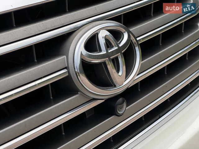 Белый Тойота Ленд Крузер, объемом двигателя 4.5 л и пробегом 228 тыс. км за 27900 $, фото 7 на Automoto.ua