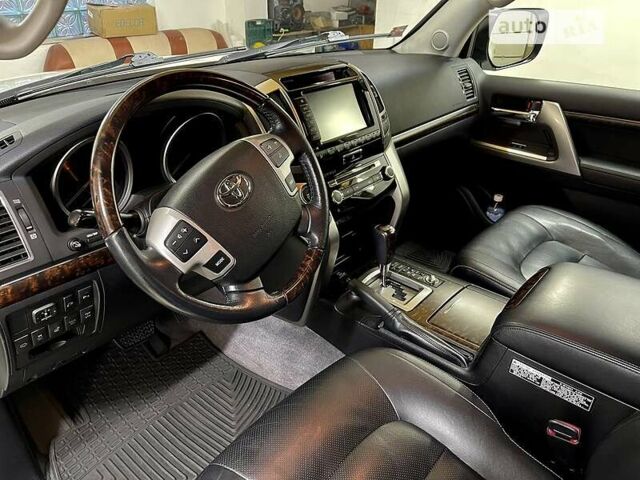 Белый Тойота Ленд Крузер, объемом двигателя 4.6 л и пробегом 158 тыс. км за 34500 $, фото 10 на Automoto.ua