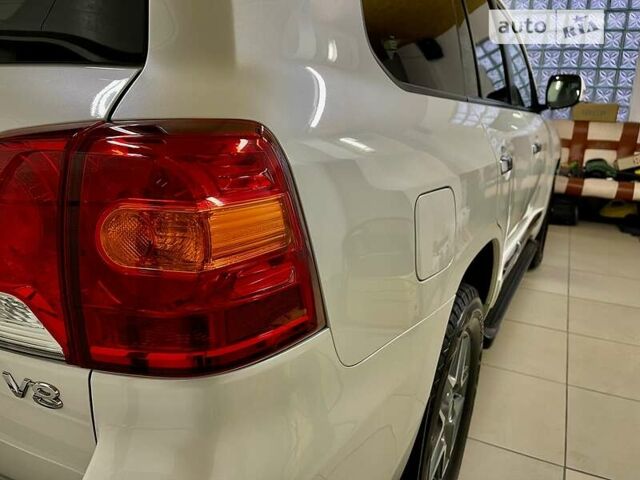 Белый Тойота Ленд Крузер, объемом двигателя 4.6 л и пробегом 158 тыс. км за 34500 $, фото 3 на Automoto.ua