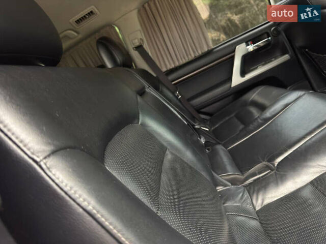 Белый Тойота Ленд Крузер, объемом двигателя 4.5 л и пробегом 228 тыс. км за 27900 $, фото 56 на Automoto.ua