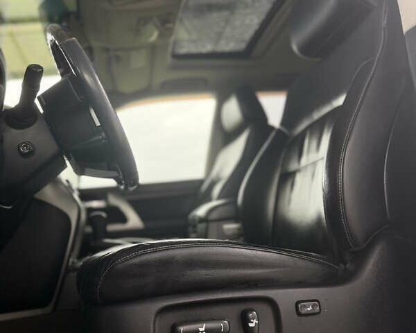 Белый Тойота Ленд Крузер, объемом двигателя 4.46 л и пробегом 276 тыс. км за 34500 $, фото 16 на Automoto.ua