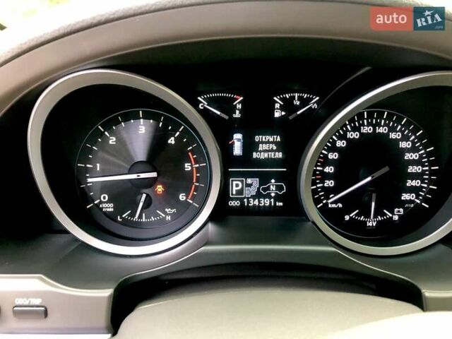 Белый Тойота Ленд Крузер, объемом двигателя 4.46 л и пробегом 180 тыс. км за 28999 $, фото 4 на Automoto.ua