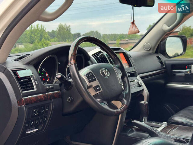 Белый Тойота Ленд Крузер, объемом двигателя 4.5 л и пробегом 228 тыс. км за 27900 $, фото 32 на Automoto.ua