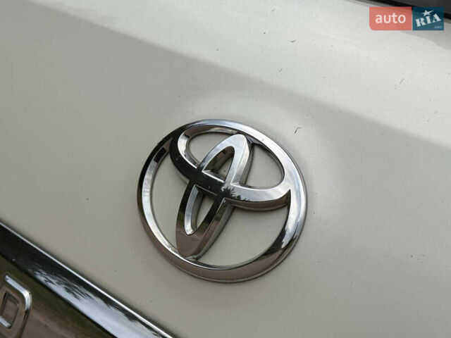 Белый Тойота Ленд Крузер, объемом двигателя 4.5 л и пробегом 228 тыс. км за 27900 $, фото 27 на Automoto.ua