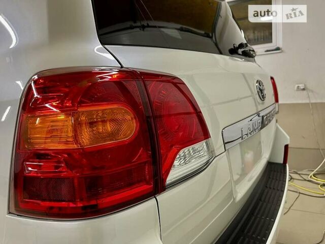 Белый Тойота Ленд Крузер, объемом двигателя 4.6 л и пробегом 158 тыс. км за 34500 $, фото 6 на Automoto.ua