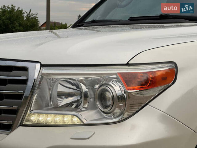 Белый Тойота Ленд Крузер, объемом двигателя 4.5 л и пробегом 228 тыс. км за 27900 $, фото 5 на Automoto.ua