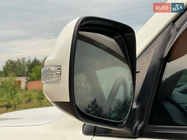 Белый Тойота Ленд Крузер, объемом двигателя 4.5 л и пробегом 228 тыс. км за 27900 $, фото 15 на Automoto.ua