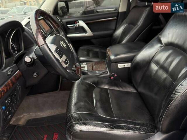 Белый Тойота Ленд Крузер, объемом двигателя 4.5 л и пробегом 213 тыс. км за 30500 $, фото 14 на Automoto.ua