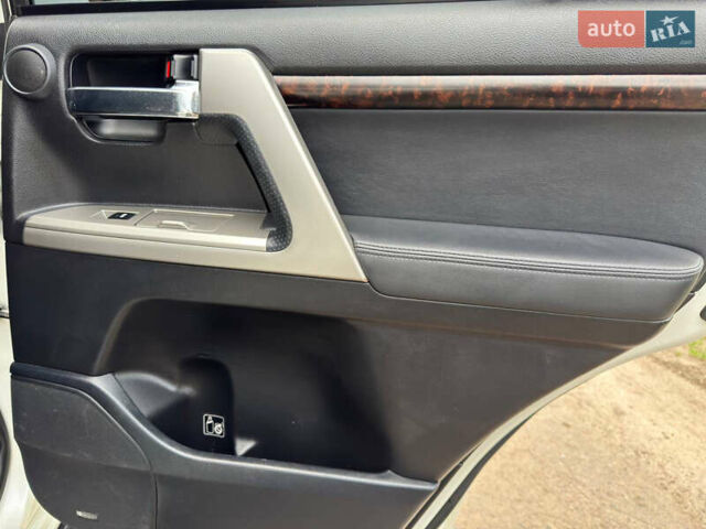 Белый Тойота Ленд Крузер, объемом двигателя 4.5 л и пробегом 228 тыс. км за 27900 $, фото 48 на Automoto.ua