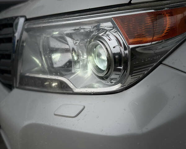 Белый Тойота Ленд Крузер, объемом двигателя 4.46 л и пробегом 276 тыс. км за 34500 $, фото 7 на Automoto.ua