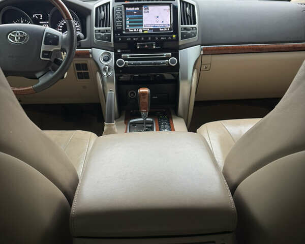 Білий Тойота Ленд Крузер, об'ємом двигуна 4.5 л та пробігом 230 тис. км за 29500 $, фото 9 на Automoto.ua