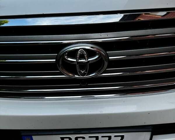 Белый Тойота Ленд Крузер, объемом двигателя 4.61 л и пробегом 147 тыс. км за 34000 $, фото 13 на Automoto.ua