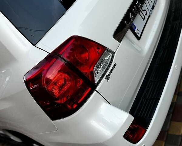 Белый Тойота Ленд Крузер, объемом двигателя 4.61 л и пробегом 147 тыс. км за 34000 $, фото 7 на Automoto.ua