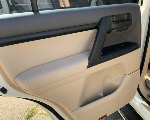 Белый Тойота Ленд Крузер, объемом двигателя 4.46 л и пробегом 147 тыс. км за 33000 $, фото 39 на Automoto.ua