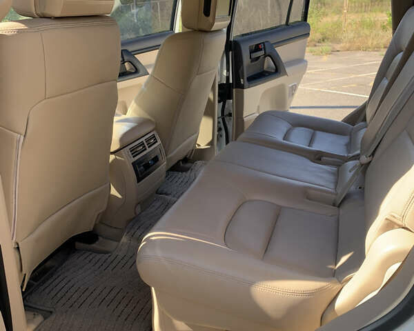 Белый Тойота Ленд Крузер, объемом двигателя 4.46 л и пробегом 147 тыс. км за 33000 $, фото 40 на Automoto.ua