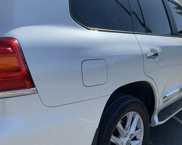 Белый Тойота Ленд Крузер, объемом двигателя 4.46 л и пробегом 147 тыс. км за 33000 $, фото 14 на Automoto.ua