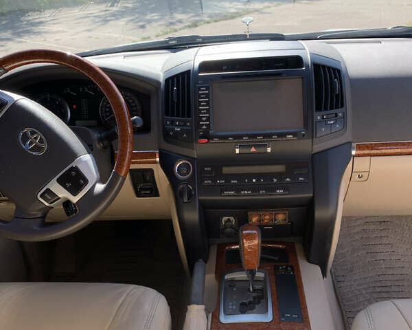 Белый Тойота Ленд Крузер, объемом двигателя 4.46 л и пробегом 147 тыс. км за 33000 $, фото 33 на Automoto.ua